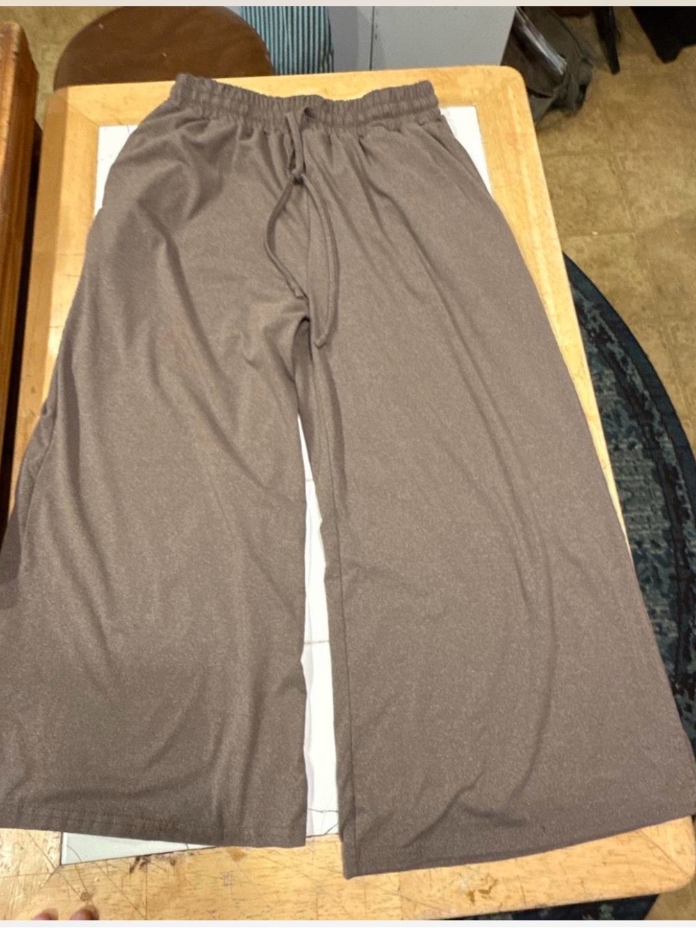 Wide-Leg Drawstring Sweatpants in Brown